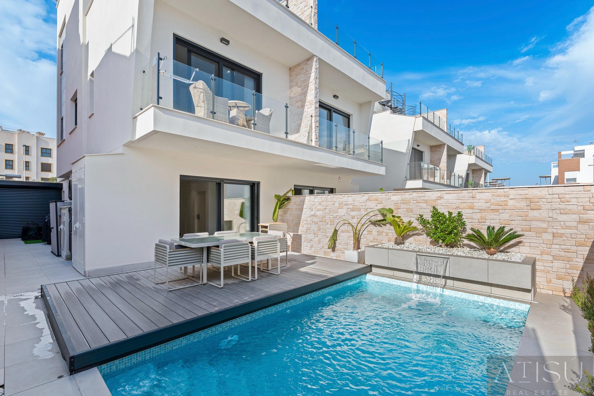 For sale of villa in Guardamar del segura