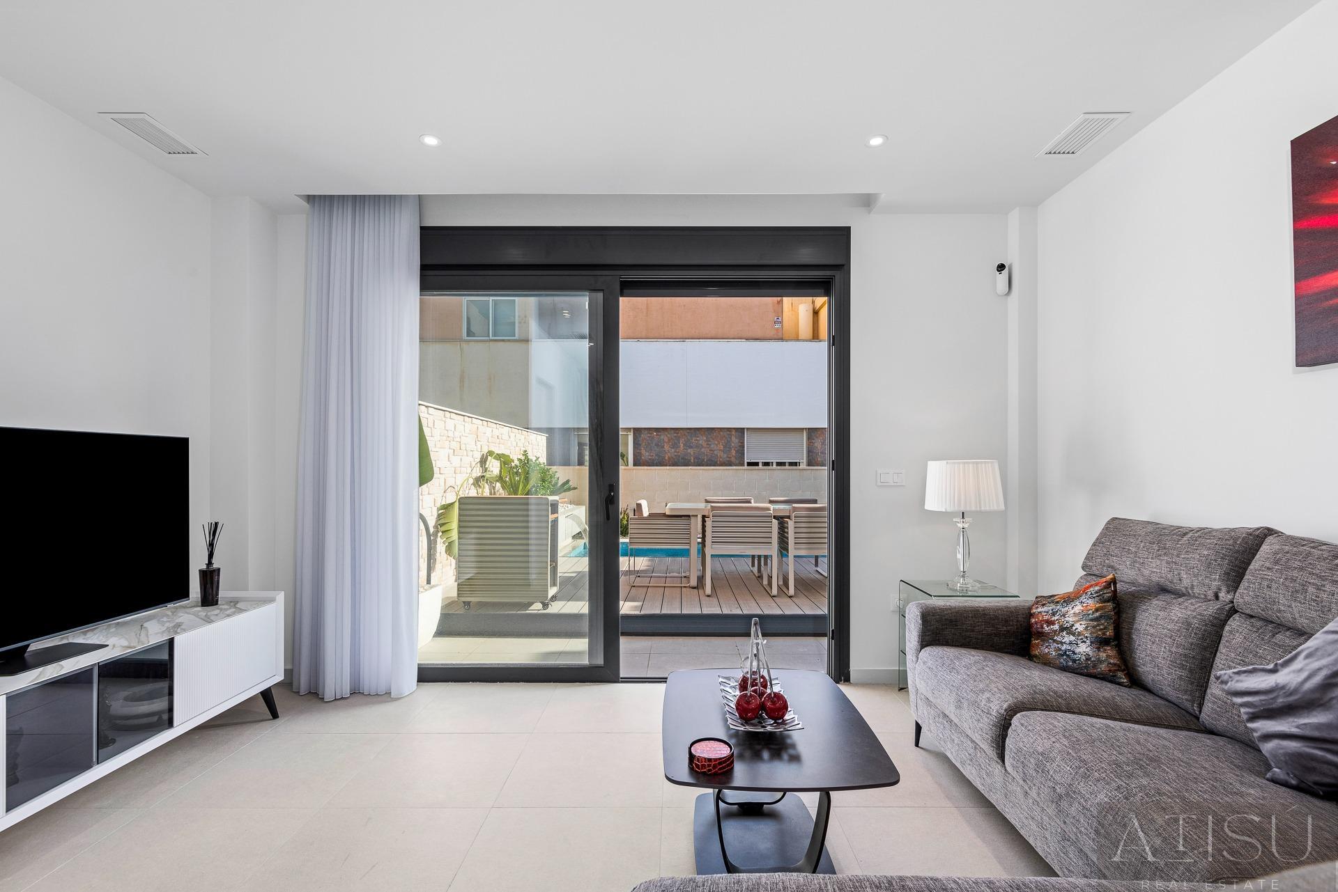 For sale of villa in Guardamar del segura