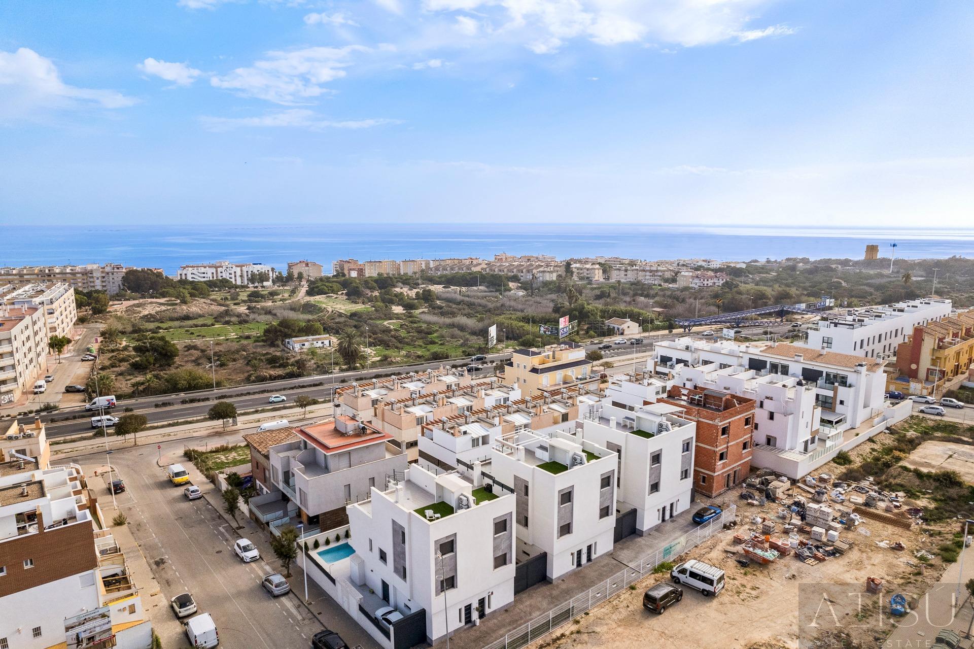 For sale of villa in Guardamar del segura