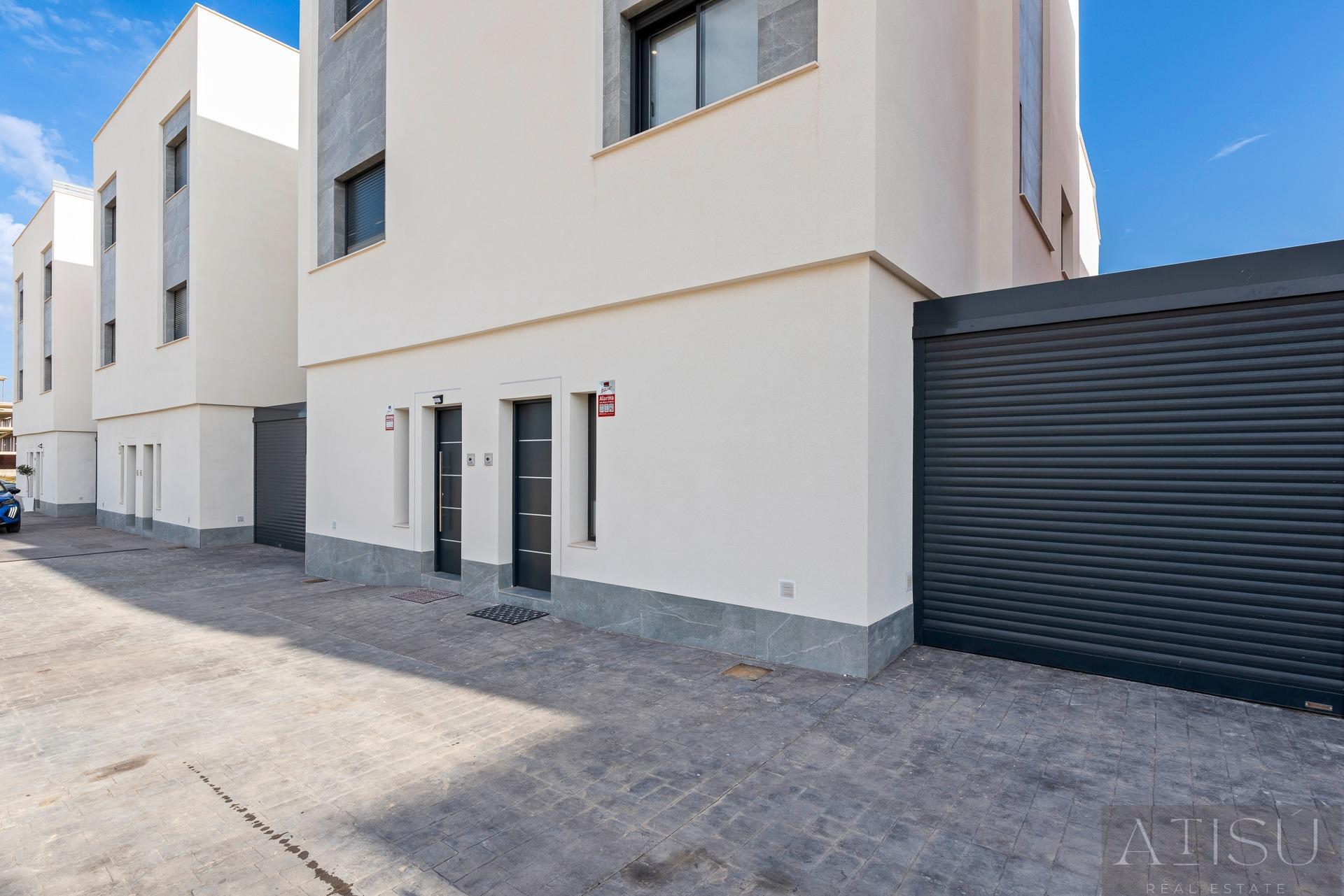 For sale of villa in Guardamar del segura