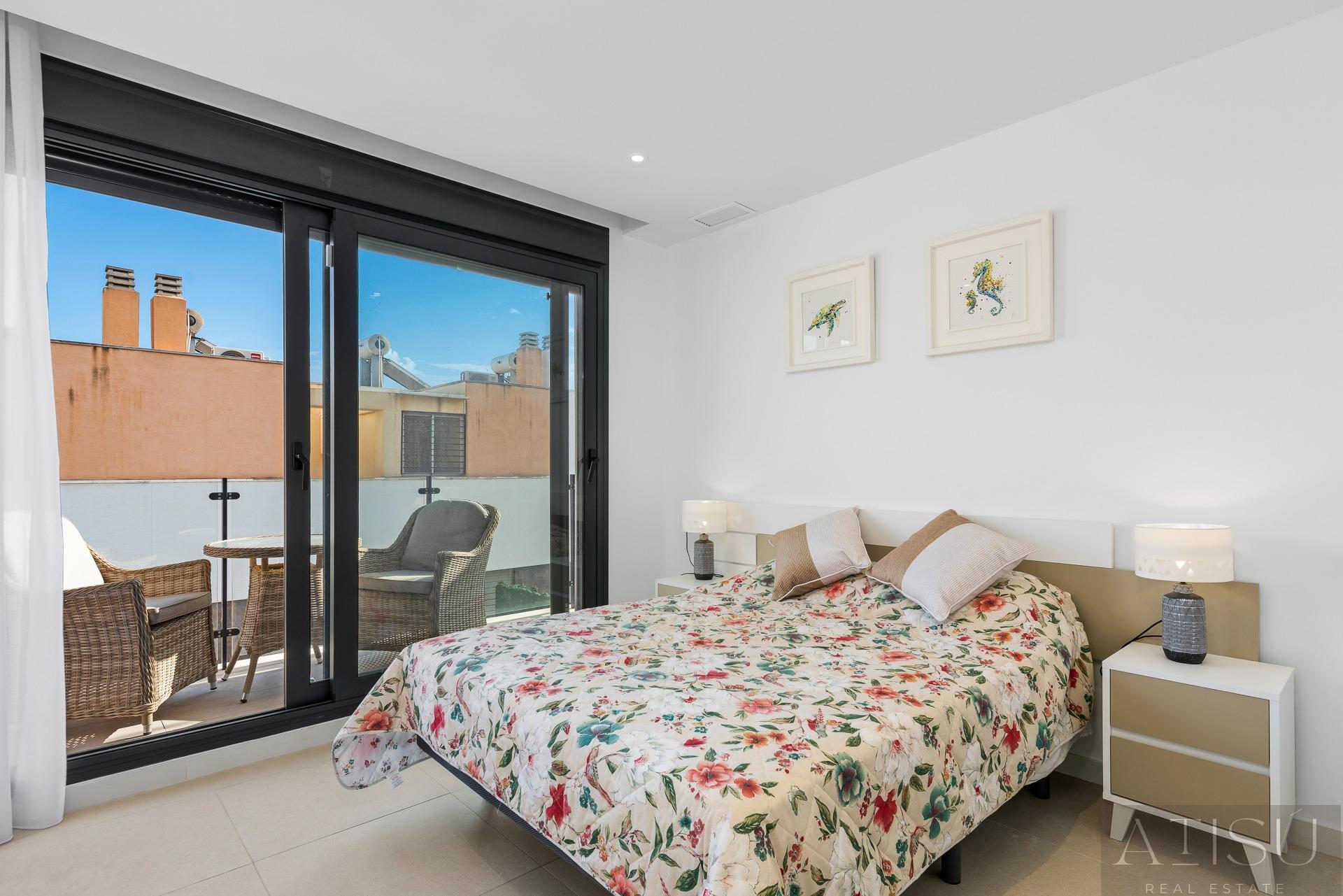 For sale of villa in Guardamar del segura