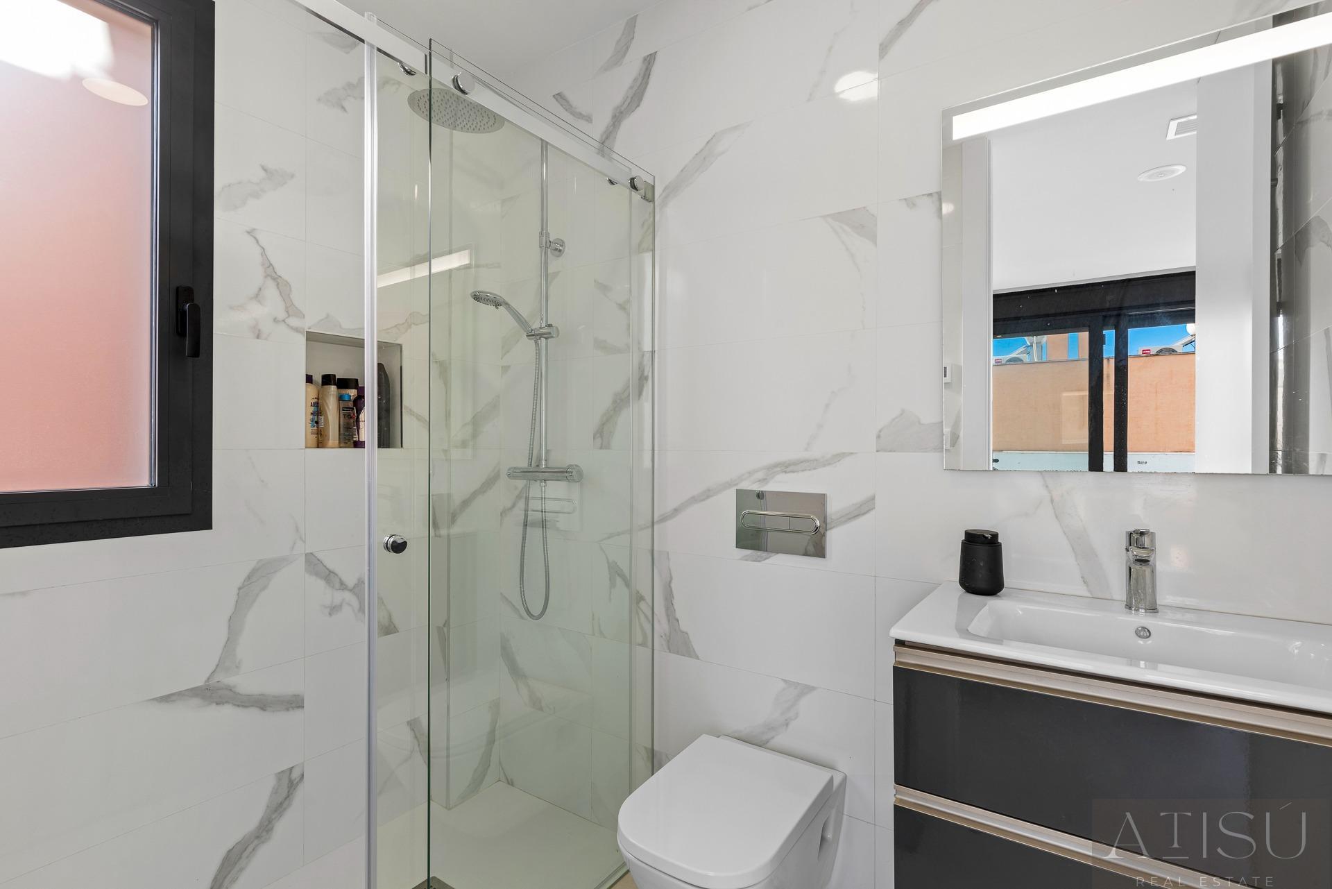 For sale of villa in Guardamar del segura