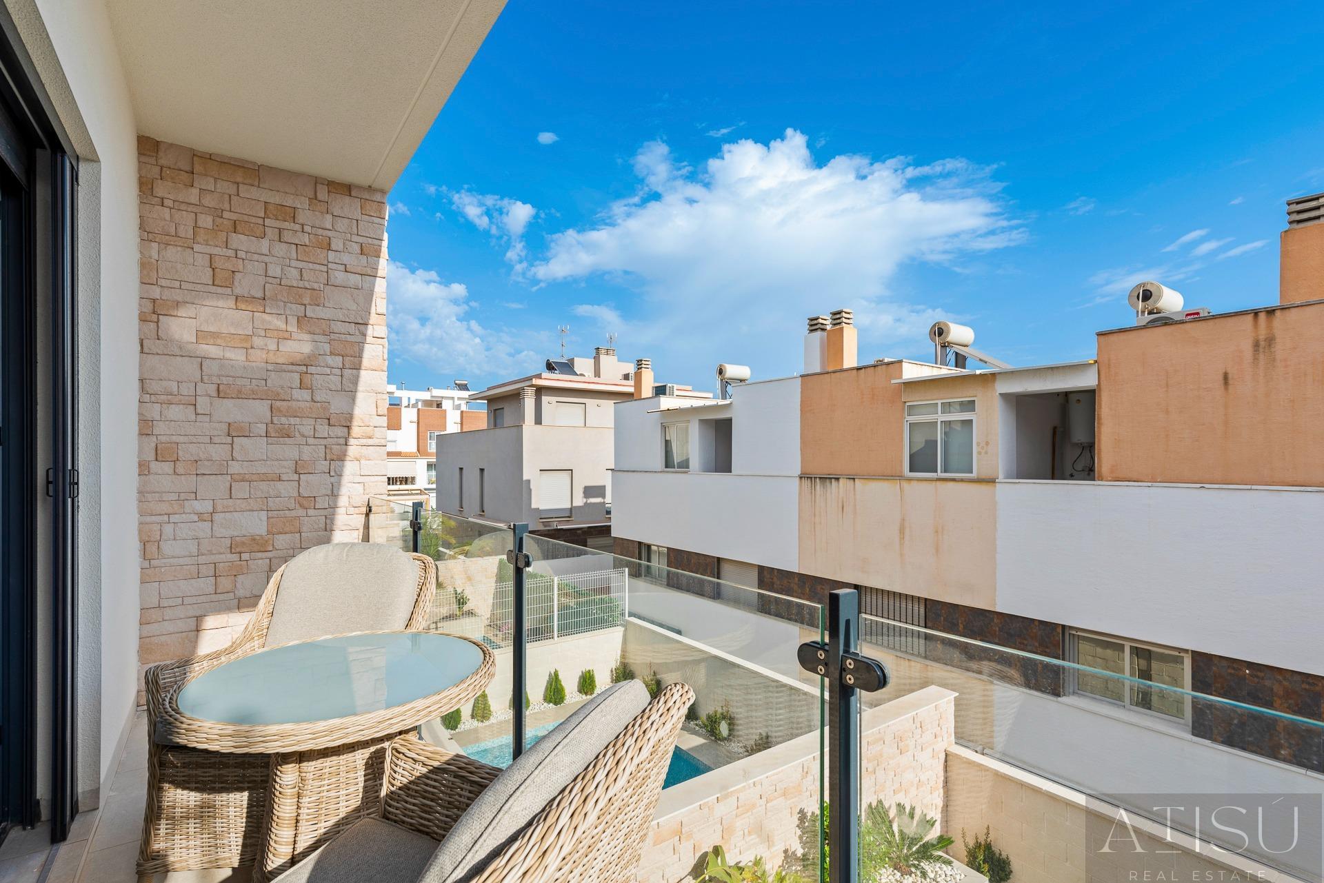 For sale of villa in Guardamar del segura