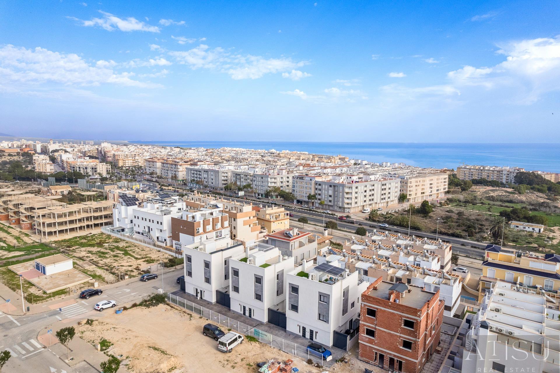 For sale of villa in Guardamar del segura