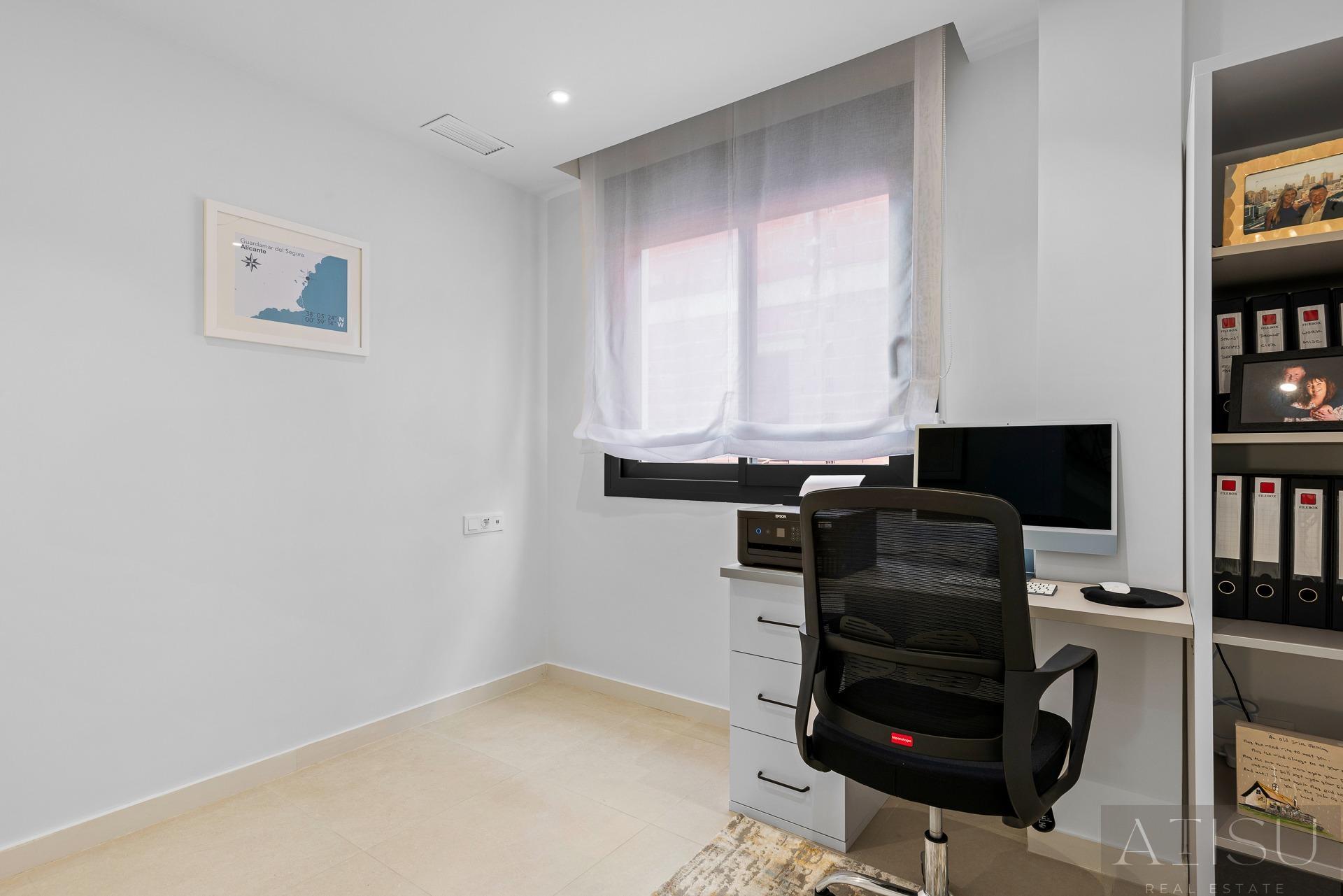 For sale of villa in Guardamar del segura