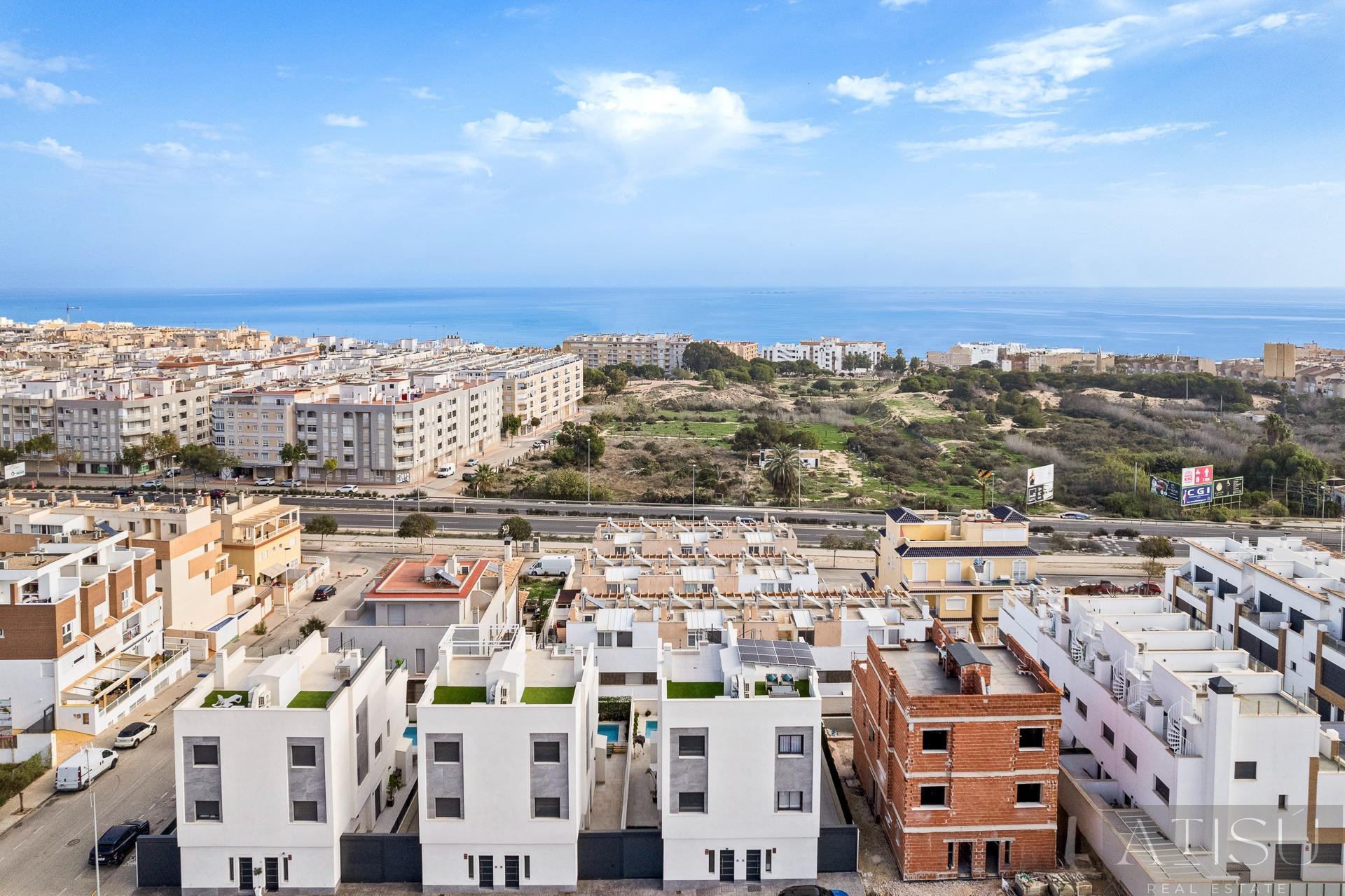 For sale of villa in Guardamar del segura