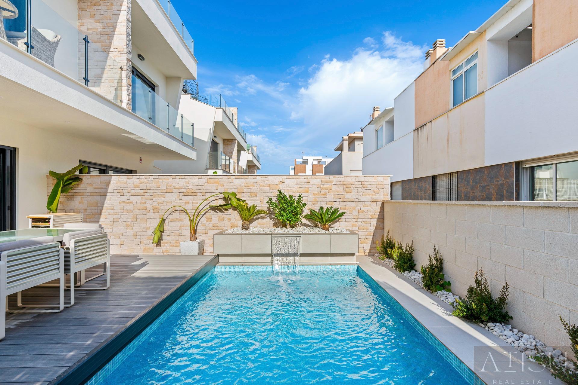 For sale of villa in Guardamar del segura