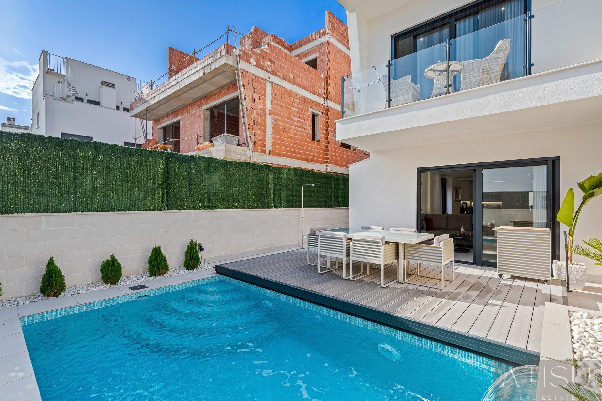 For sale of villa in Guardamar del segura