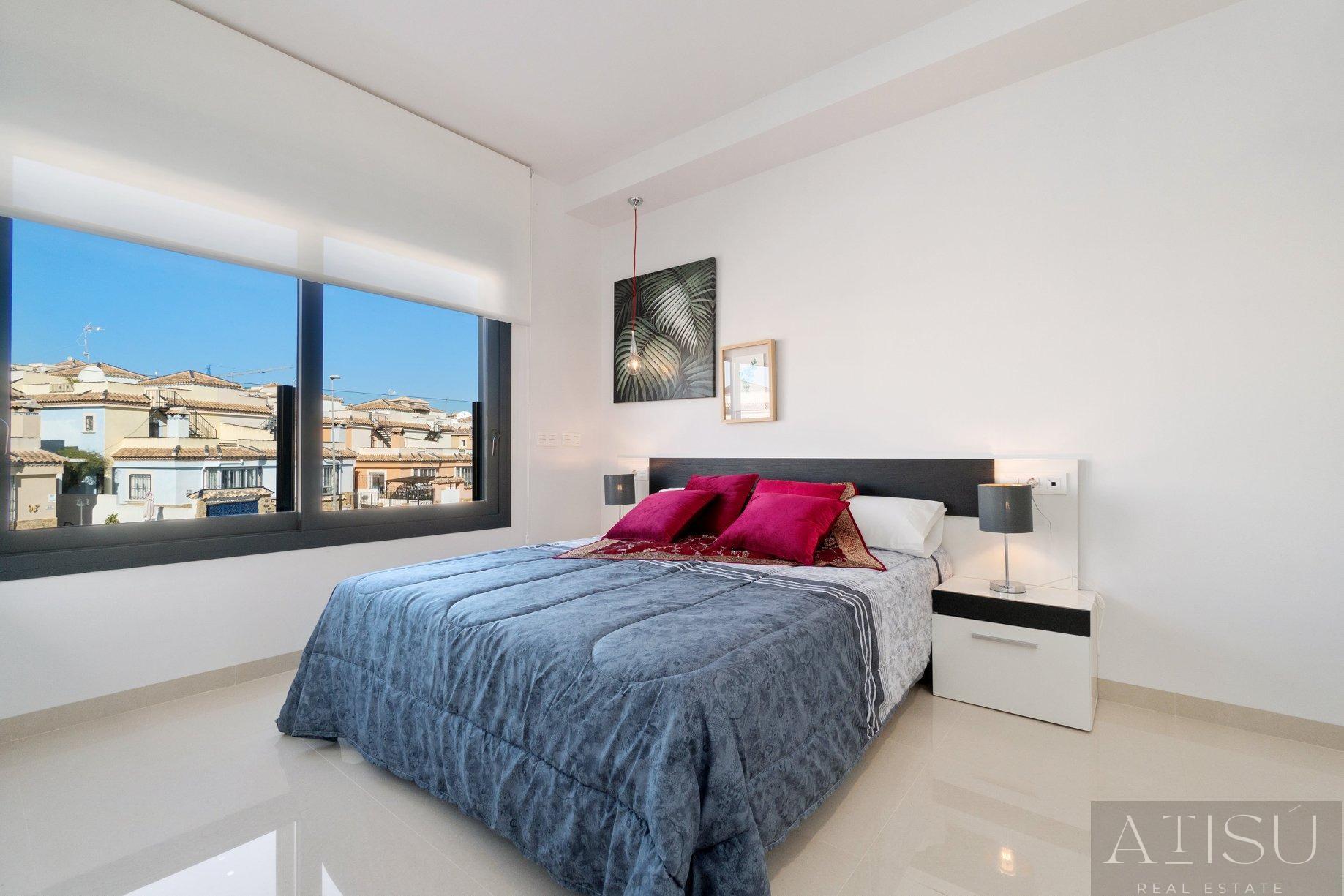 Venta de villa en Los montesinos