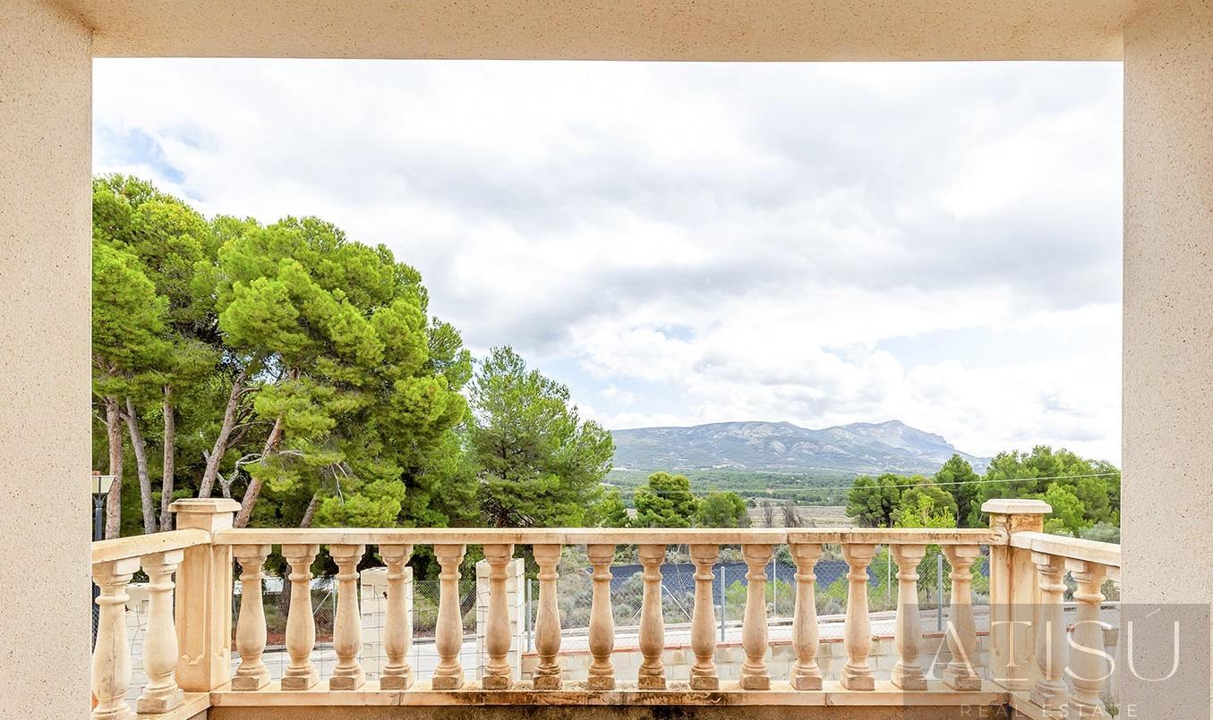 For sale of villa in Castalla