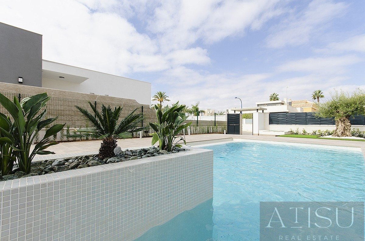 Venta de villa en Orihuela costa