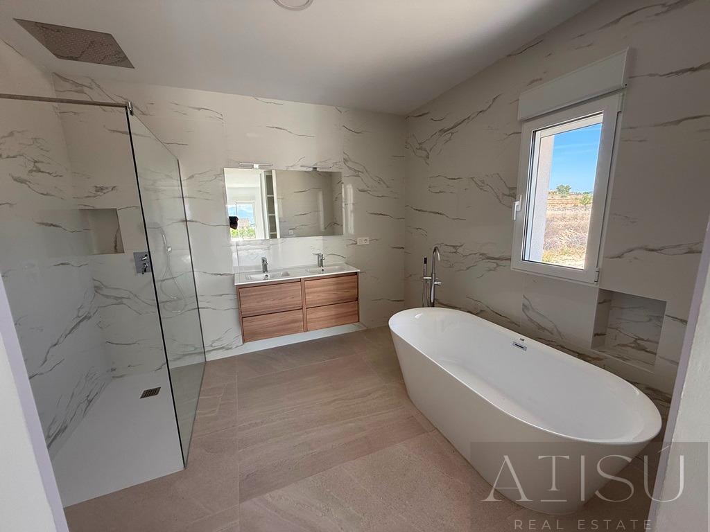 Venta de villa en Pinoso