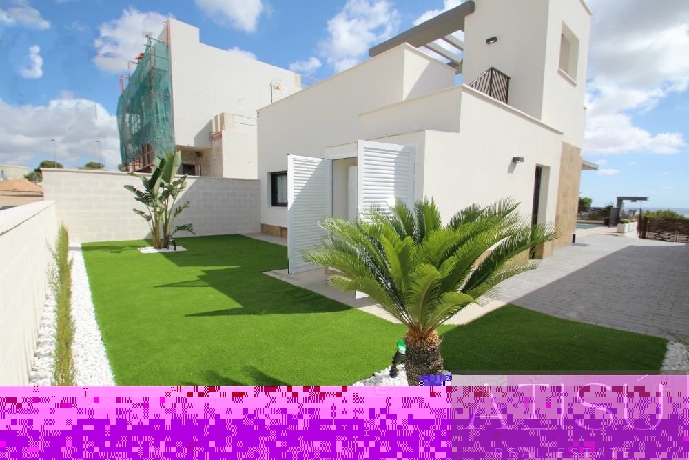 Venta de villa en San miguel de salinas