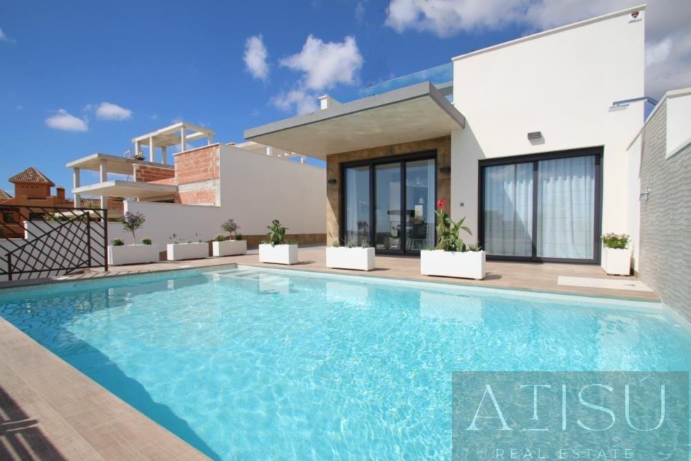 Venta de villa en San miguel de salinas