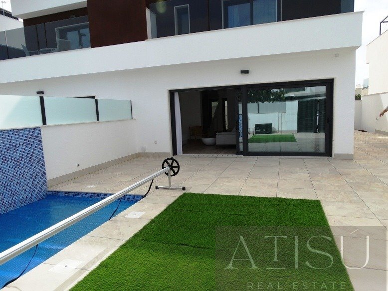 Venta de villa en Pilar de la horadada