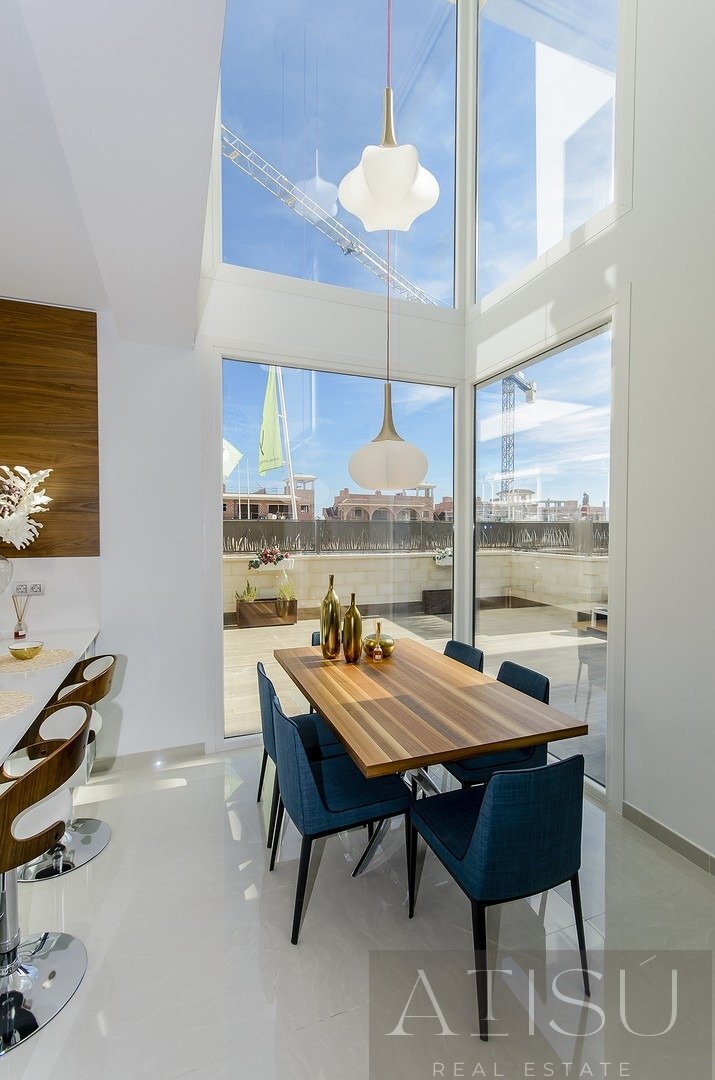 Venta de villa en Los montesinos