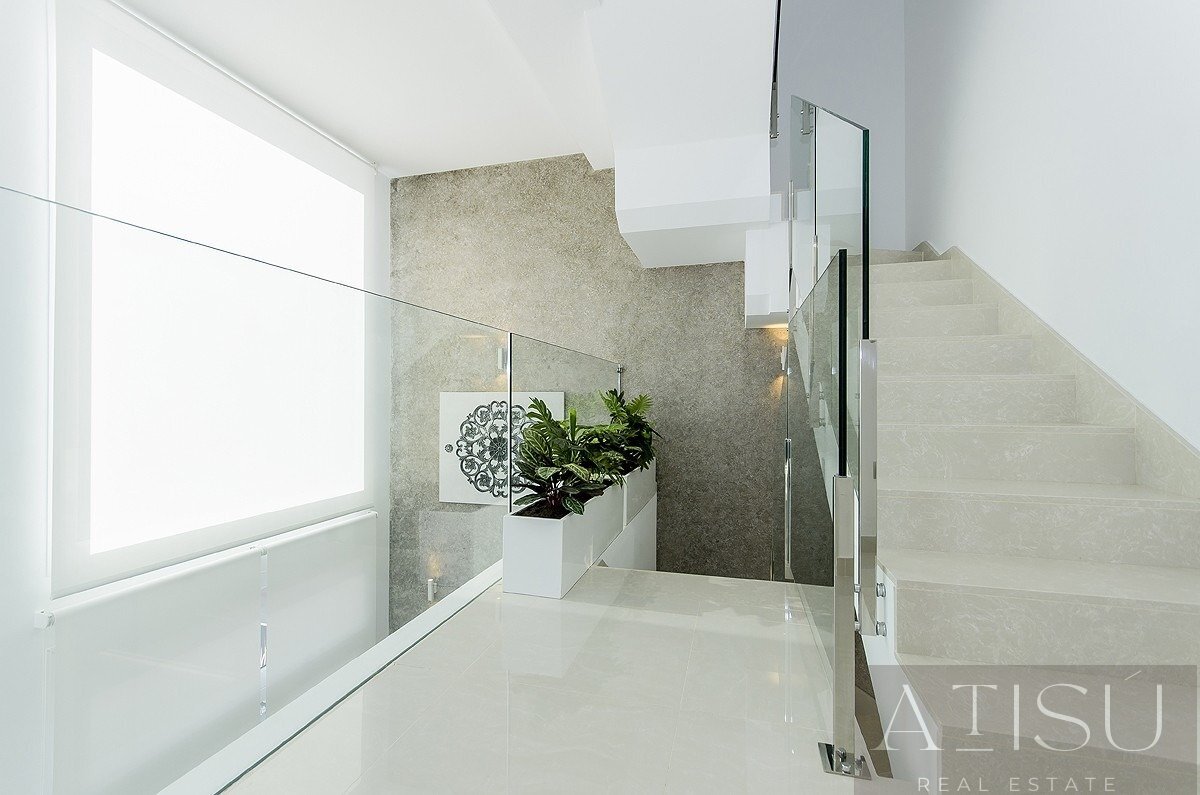 Venta de villa en Los montesinos