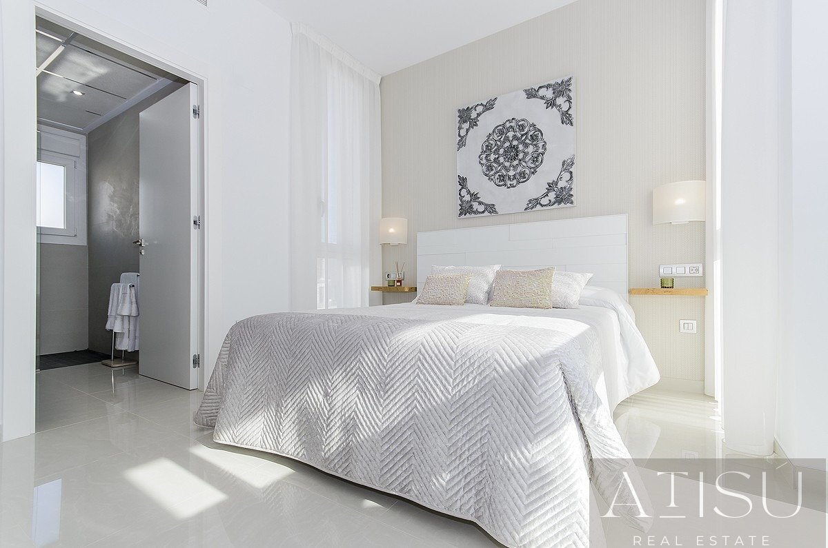 Venta de villa en Los montesinos