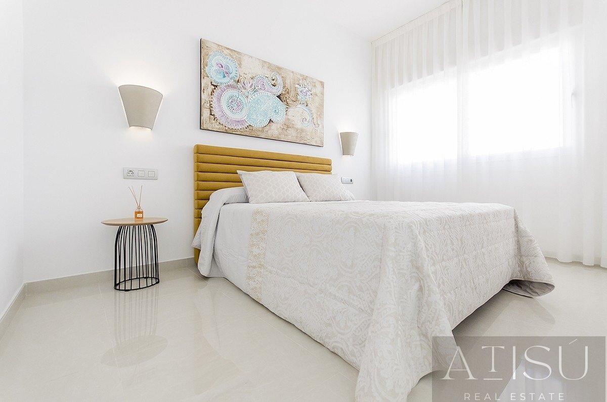 Venta de villa en Los montesinos