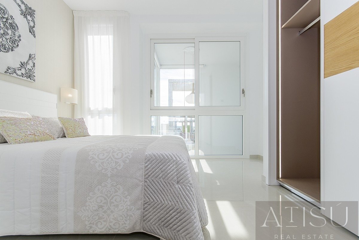 Venta de villa en Los montesinos