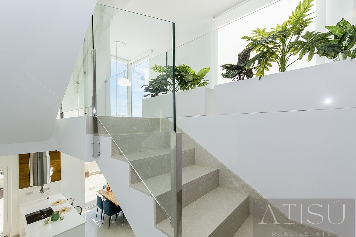 Venta de villa en Los montesinos