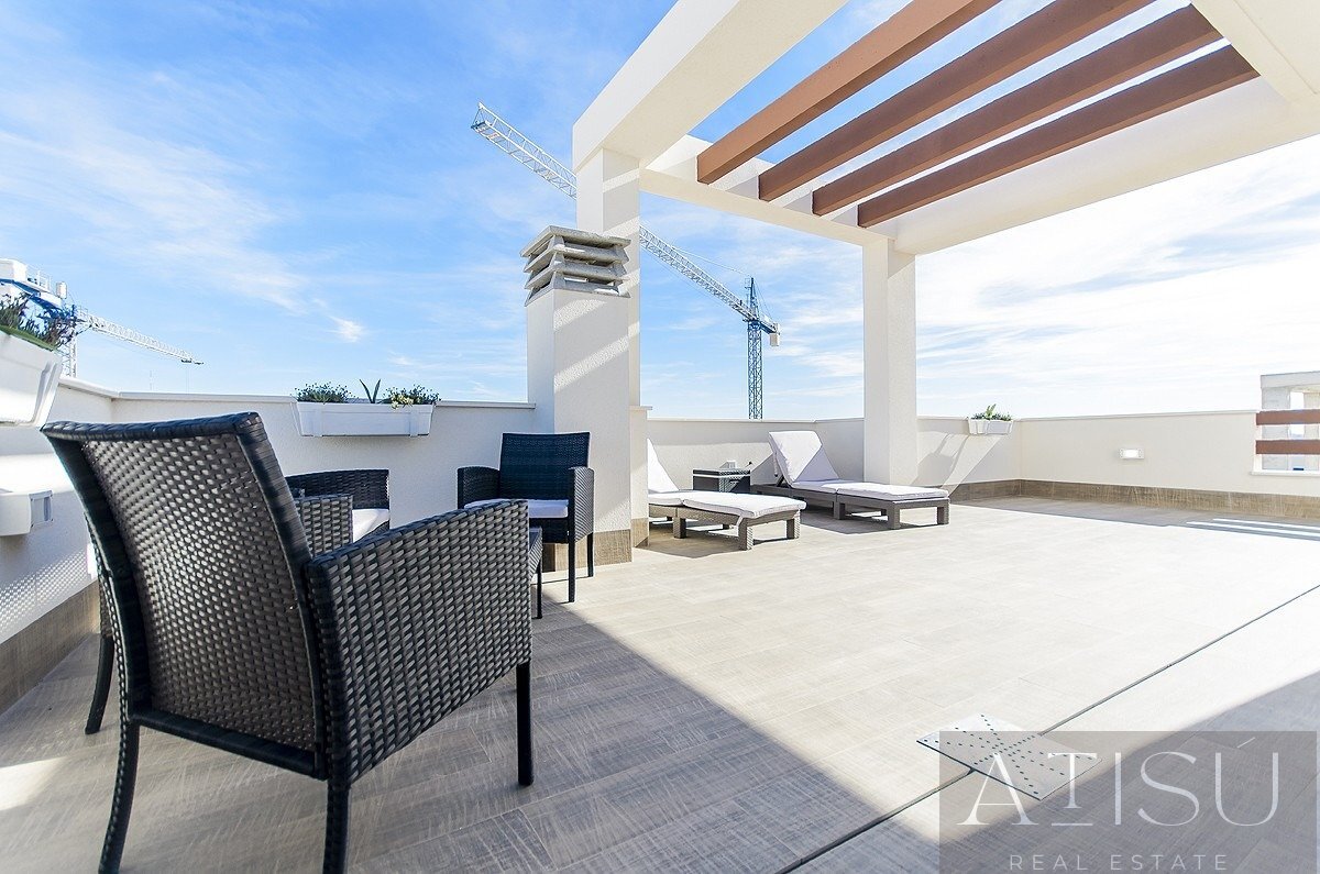 Venta de villa en Los montesinos