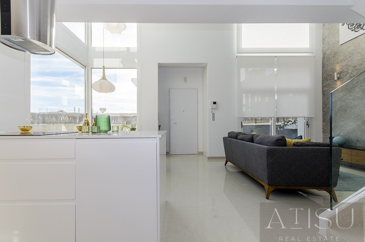 Venta de villa en Los montesinos