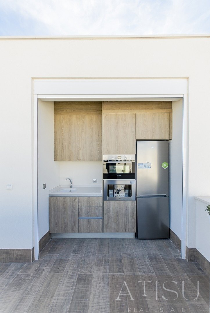 Venta de villa en Los montesinos