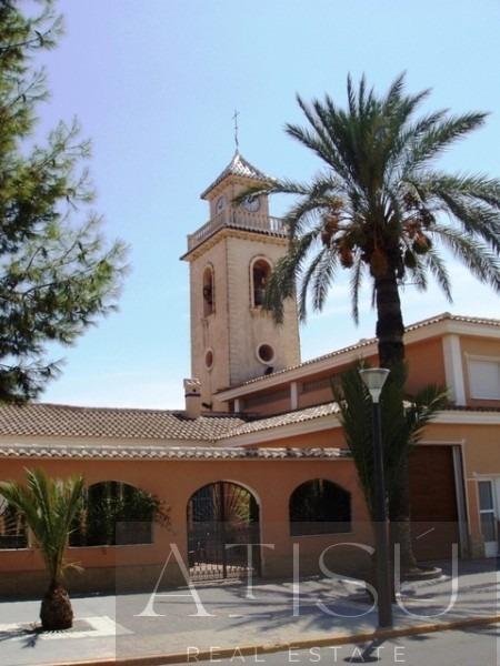 Venta de villa en Los montesinos