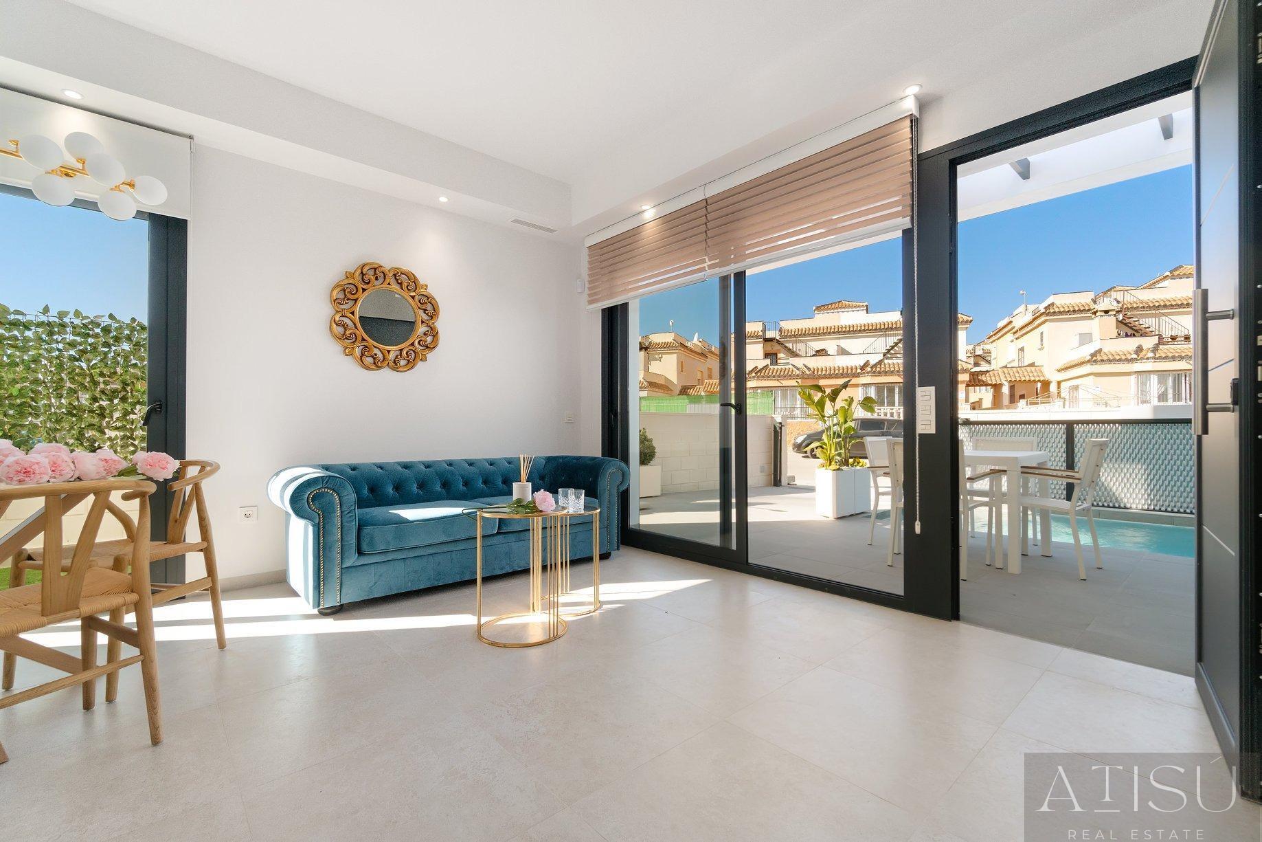 Venta de villa en Los montesinos