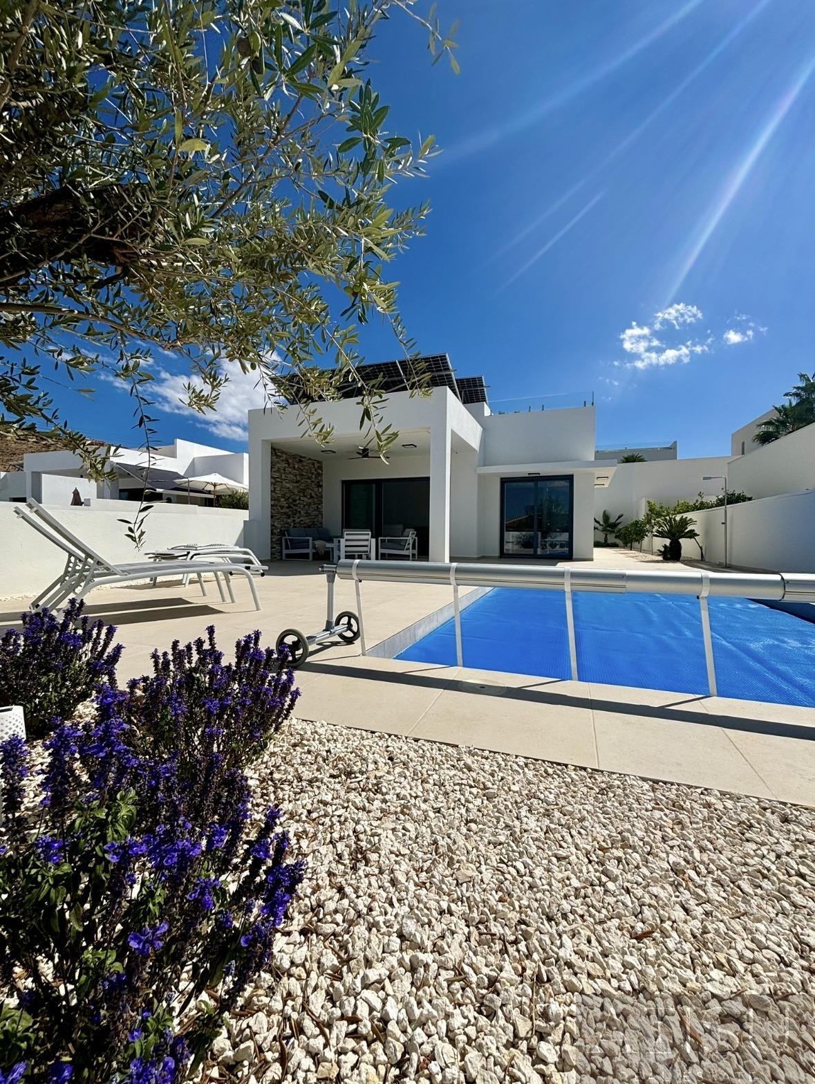 Venta de villa en Benijofar