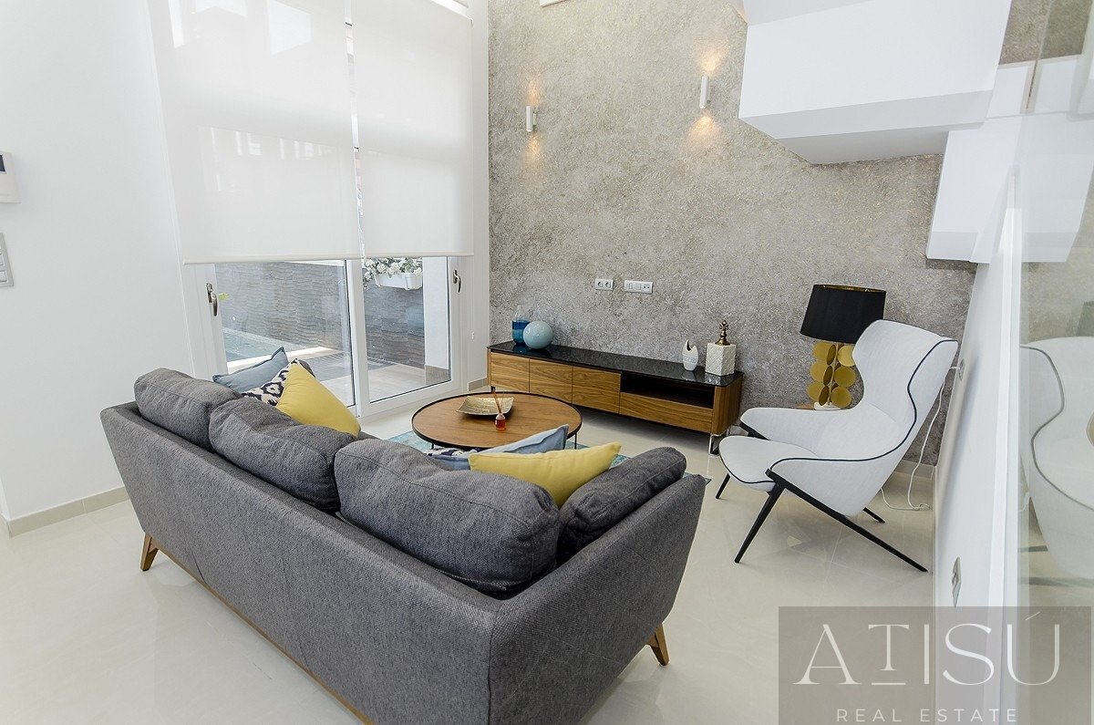 Venta de villa en Los montesinos