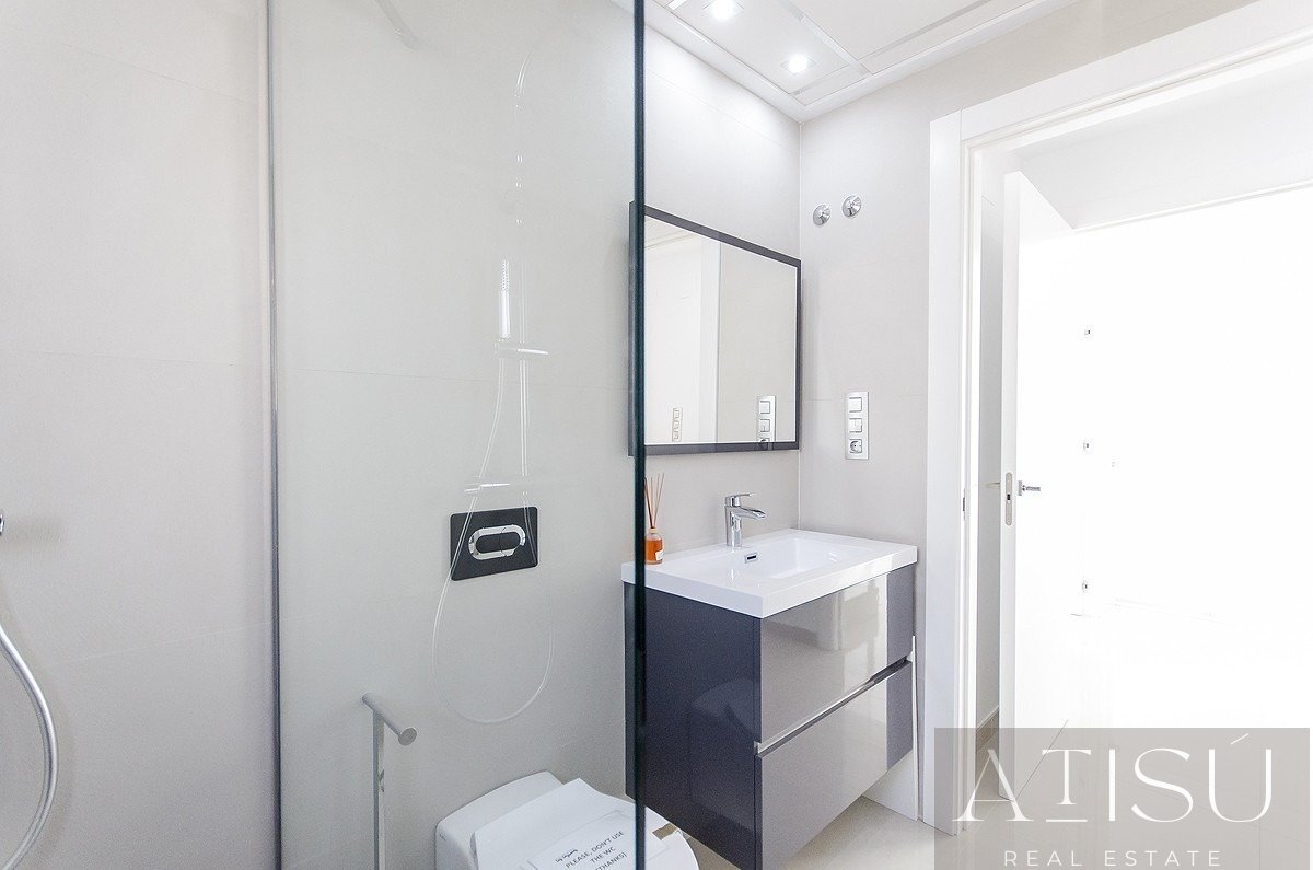 Venta de villa en Los montesinos