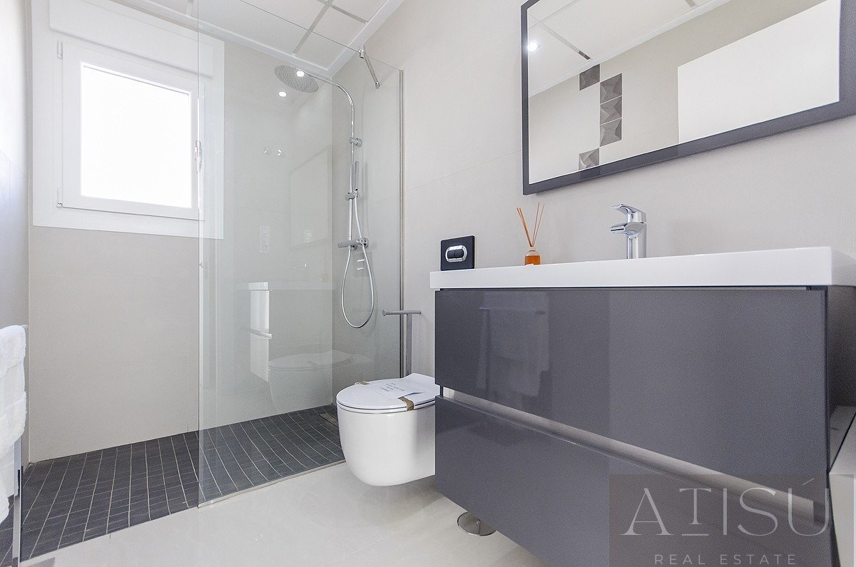 Venta de villa en Los montesinos