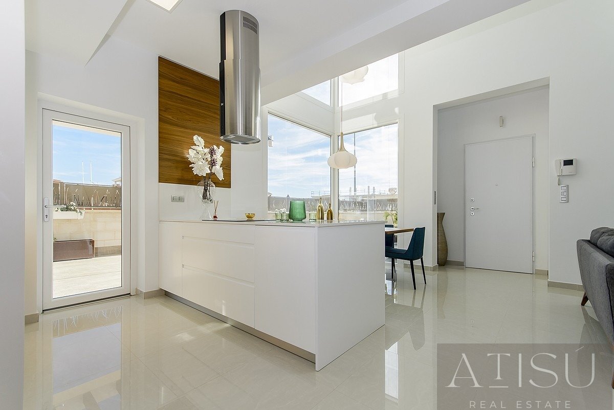 Venta de villa en Los montesinos