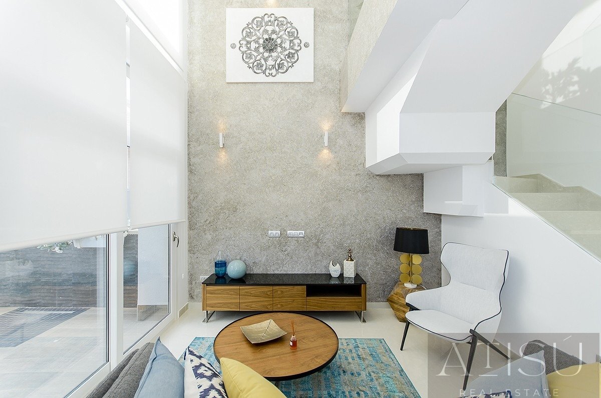 Venta de villa en Los montesinos