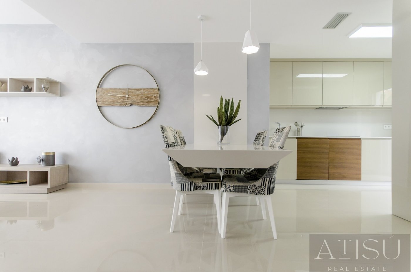 Venta de villa en San miguel de salinas