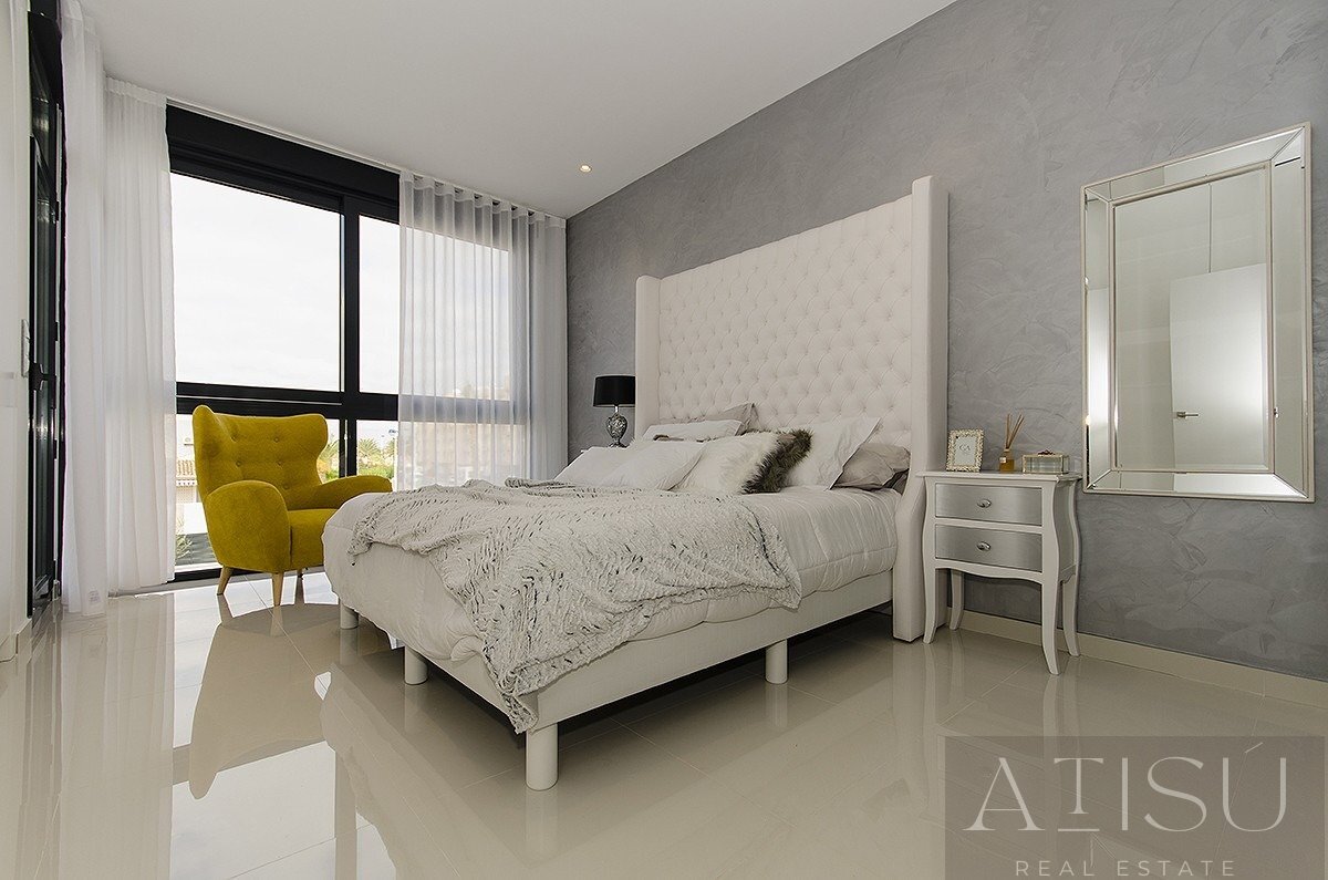 Venta de villa en Orihuela costa