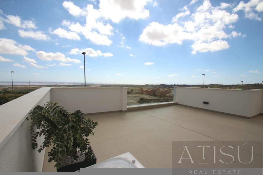 Venta de villa en San miguel de salinas