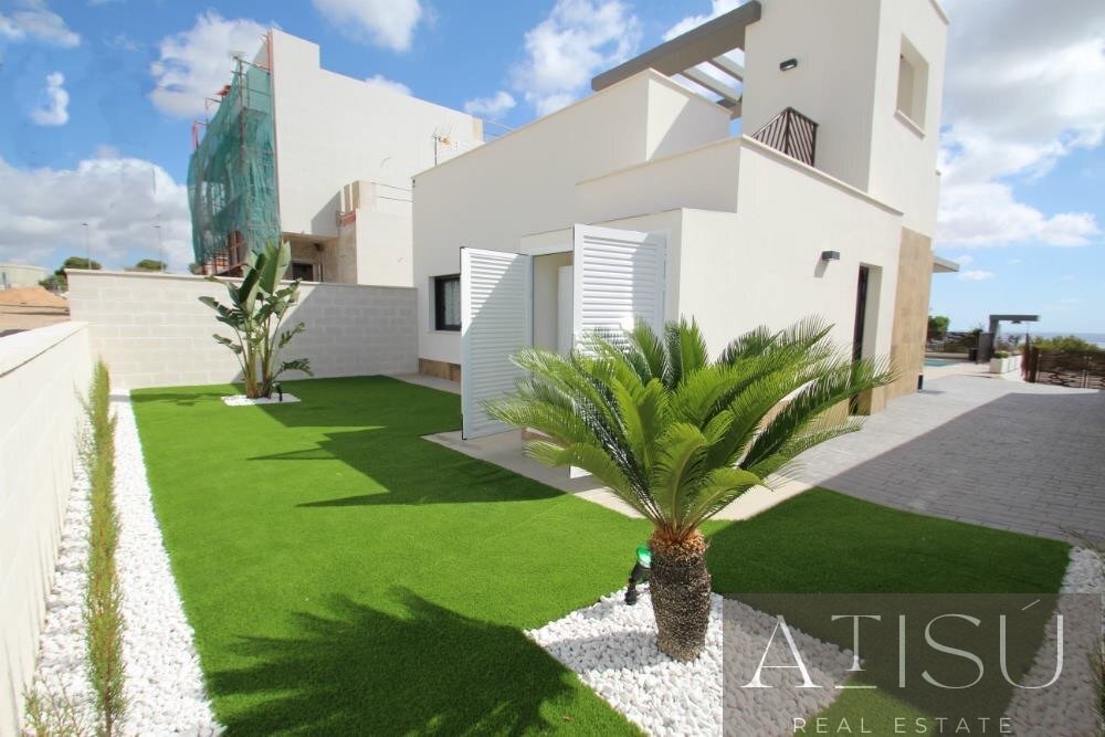 Venta de villa en San miguel de salinas