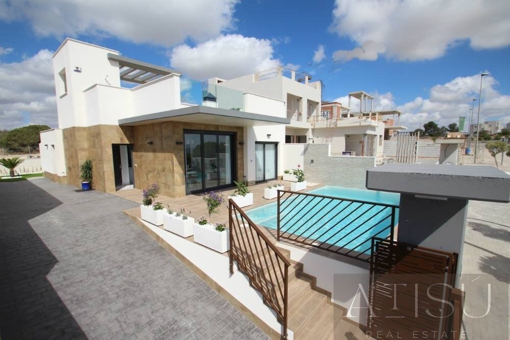 Venta de villa en San miguel de salinas