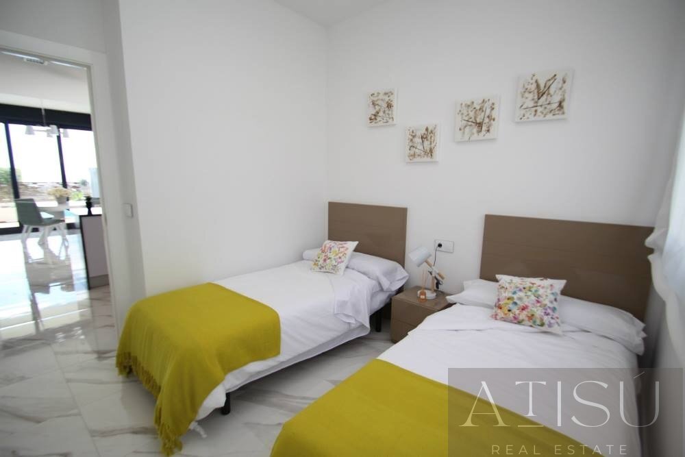 Venta de villa en San miguel de salinas