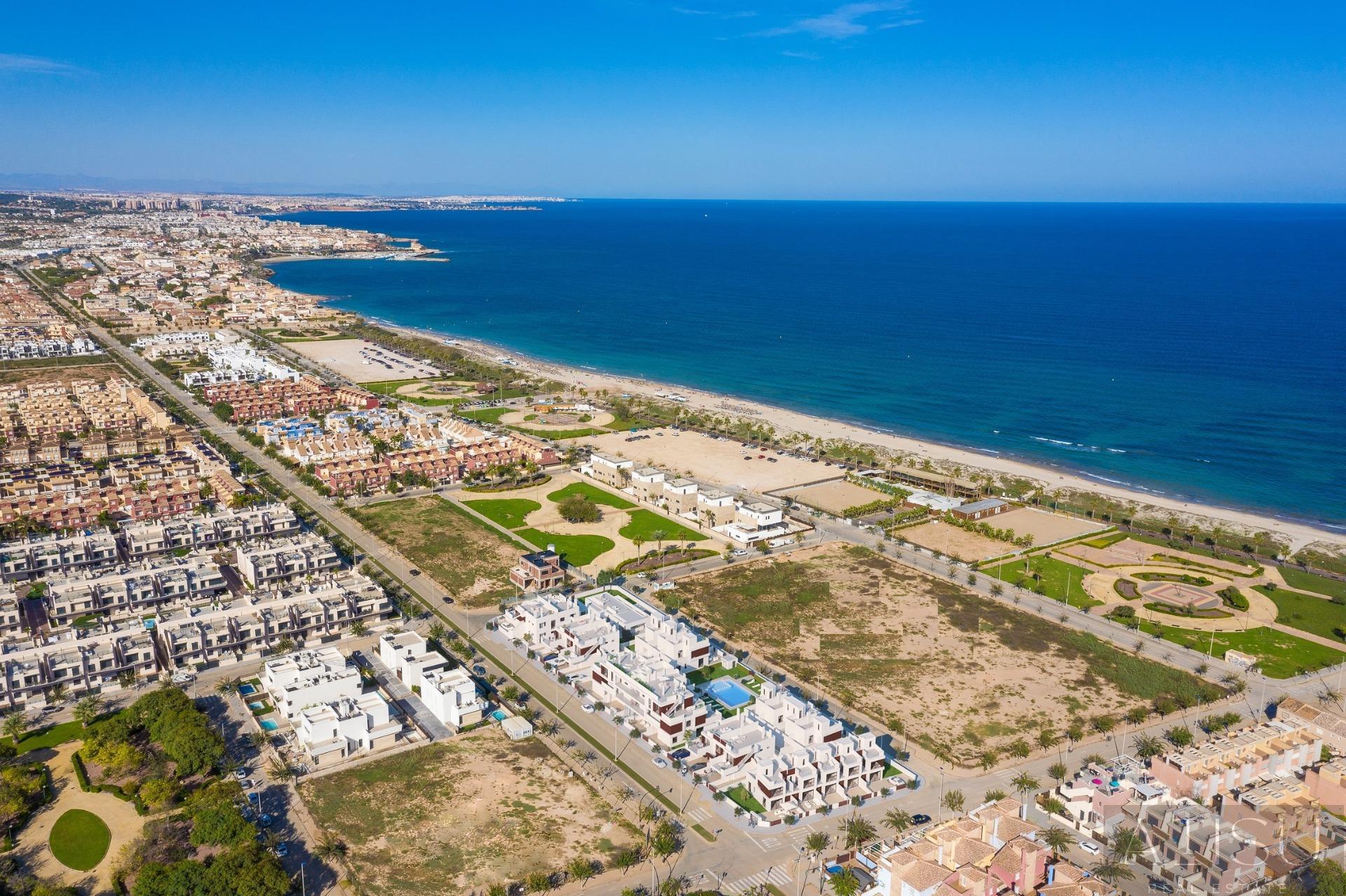 For sale of villa in Pilar de la horadada