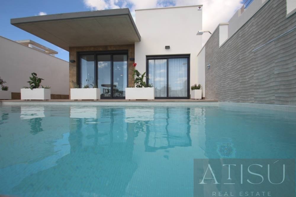 Venta de villa en San miguel de salinas