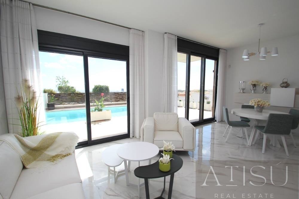 Venta de villa en San miguel de salinas