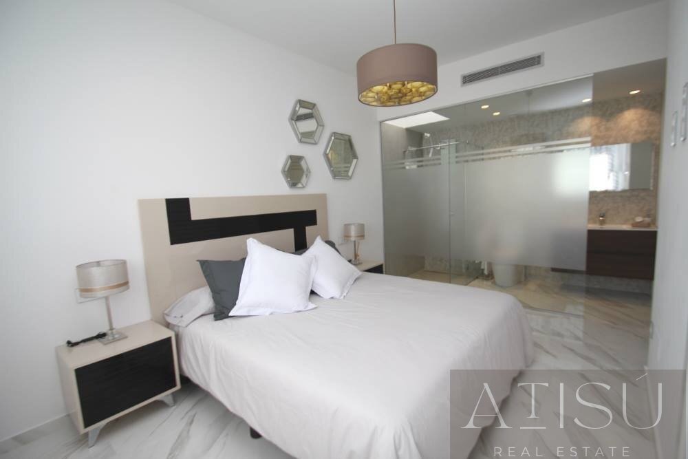 Venta de villa en San miguel de salinas
