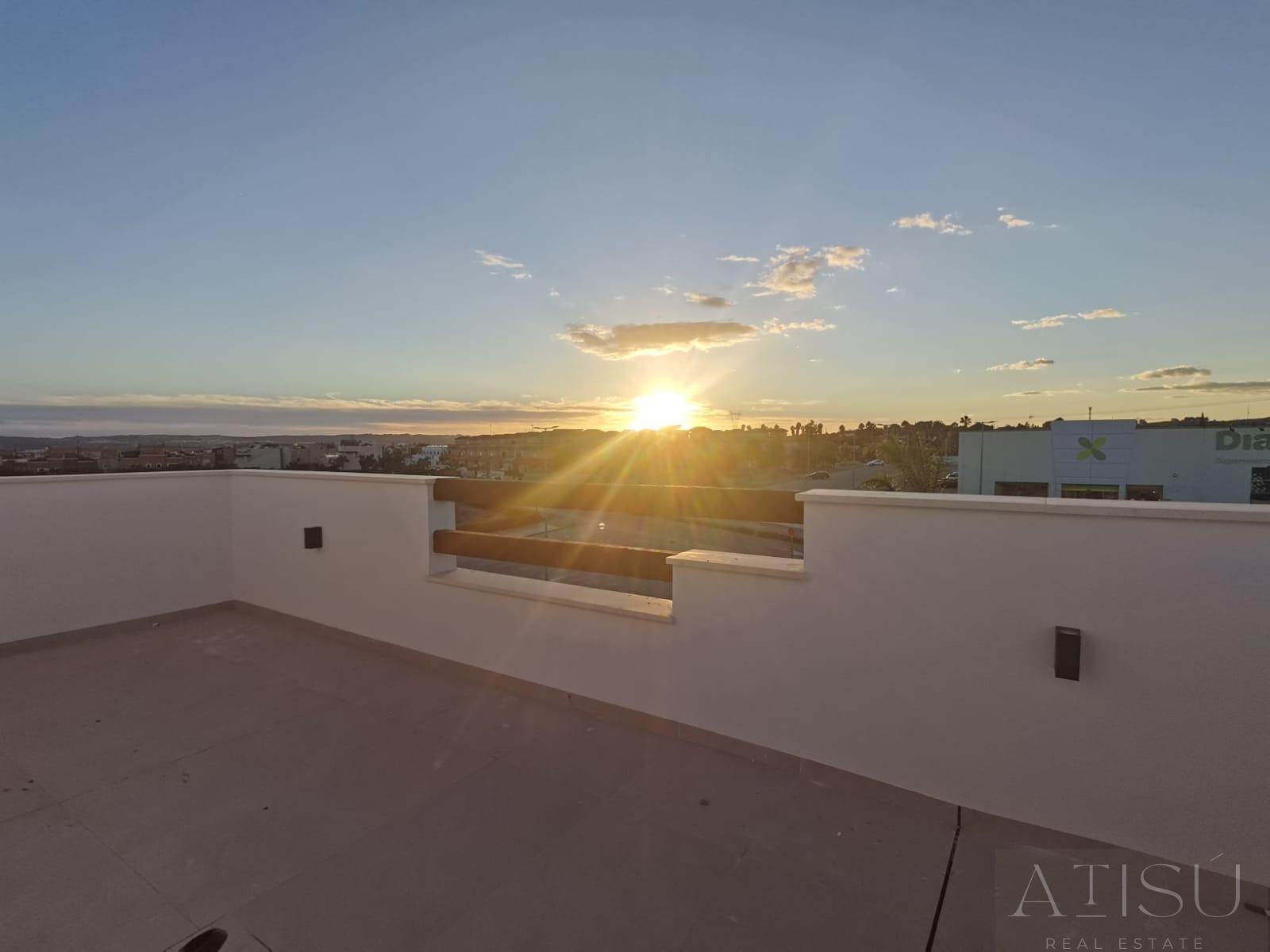 Venta de villa en Los montesinos