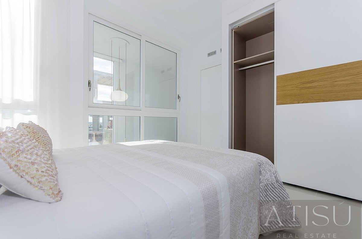 Venta de villa en Los montesinos