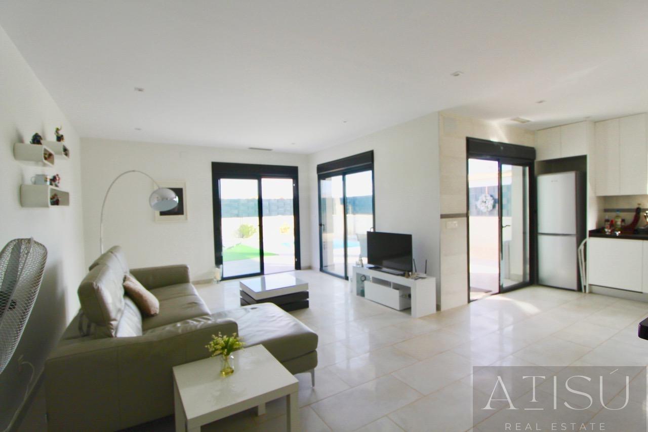 For sale of villa in Pinoso