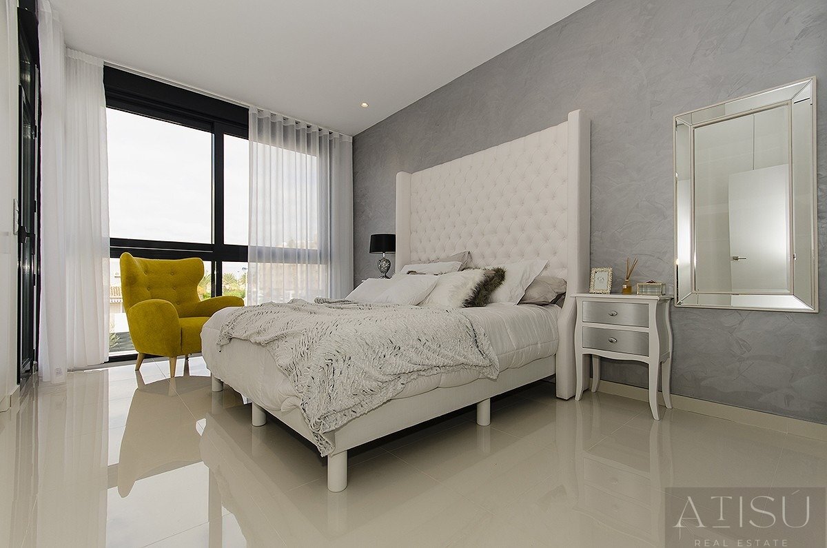 Venta de villa en Orihuela costa